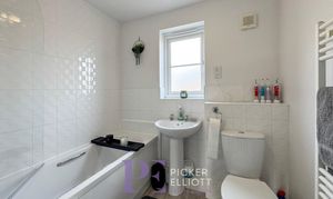 Kinross Way, Hinckley, LE10 thumbnail photo
