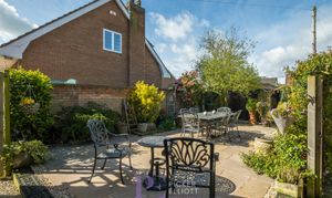 Wolds Lane, Wolvey, LE10 thumbnail photo