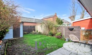Pine Close, Stoke Golding, CV13 thumbnail photo