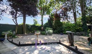 Boyslade Road East, Burbage, LE10 photo