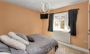 The Meadows, Burbage, LE10 photo