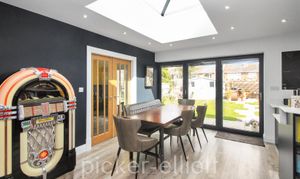 The Meadows, Burbage, LE10 photo