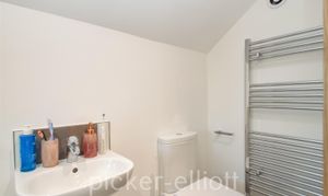 The Meadows, Burbage, LE10 photo