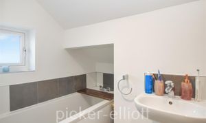 The Meadows, Burbage, LE10 photo