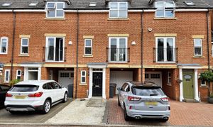 Fosse Close, Burbage, LE10 thumbnail photo