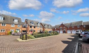 Fosse Close, Burbage, LE10 thumbnail photo