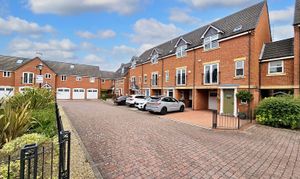 Fosse Close, Burbage, LE10 thumbnail photo