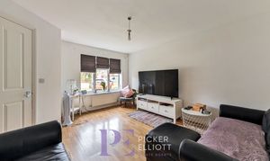 Whitworth Avenue, Hinckley, LE10 thumbnail photo