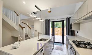A photo of house to rent on Annexe at  Shakespeare Drive, Hinckley, LE10 from Picker Elliott Hinckley