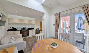 Moray Close, Hinckley, LE10 thumbnail photo