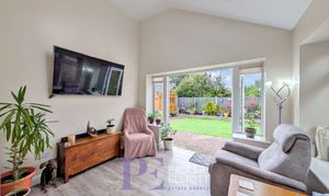 Laneside Drive, Hinckley, LE10 thumbnail photo