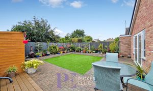 Laneside Drive, Hinckley, LE10 thumbnail photo