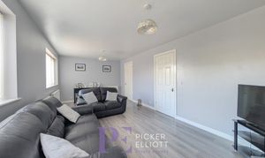 Azalea Drive, Burbage, LE10 thumbnail photo