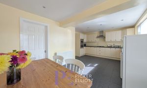 Azalea Drive, Burbage, LE10 thumbnail photo