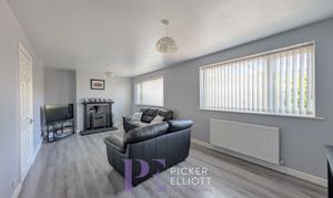 Azalea Drive, Burbage, LE10 thumbnail photo