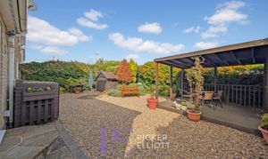 Azalea Drive, Burbage, LE10 thumbnail photo