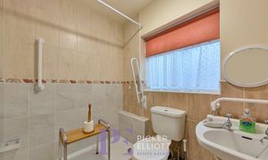 Roseway, Stoke Golding, CV13 thumbnail photo