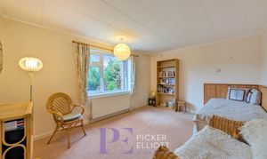 Roseway, Stoke Golding, CV13 thumbnail photo