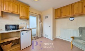 Roseway, Stoke Golding, CV13 thumbnail photo