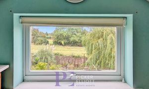 Roseway, Stoke Golding, CV13 thumbnail photo