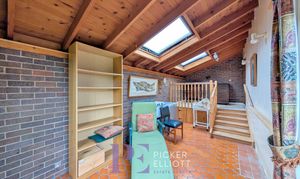 Roseway, Stoke Golding, CV13 thumbnail photo