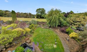 Roseway, Stoke Golding, CV13 thumbnail photo