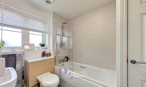 St. Francis Close, Hinckley, LE10 thumbnail photo