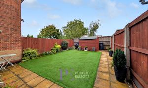 St. Francis Close, Hinckley, LE10 thumbnail photo