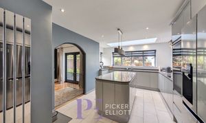 Roseway, Stoke Golding, CV13 thumbnail photo