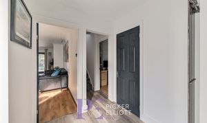 Roseway, Stoke Golding, CV13 thumbnail photo