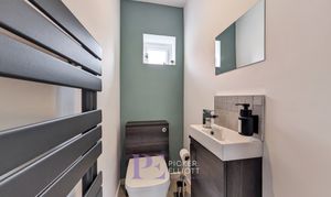 Roseway, Stoke Golding, CV13 thumbnail photo