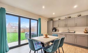 Fieldfare Road, Hinckley, LE10 thumbnail photo