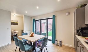 Fieldfare Road, Hinckley, LE10 thumbnail photo