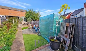 Trinity Lane, Hinckley, LE10 photo