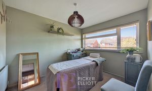 Tweedside Close, Hinckley, LE10 thumbnail photo