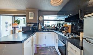 Tweedside Close, Hinckley, LE10 thumbnail photo