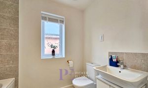 Skylark Road, Hinckley, LE10 photo