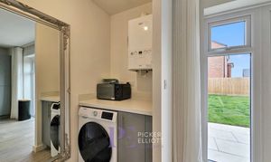 Skylark Road, Hinckley, LE10 photo