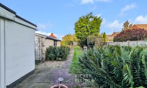 Coventry Road, Hinckley, LE10 photo