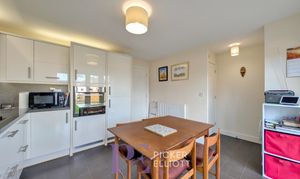 Holywell Fields, Hinckley, LE10 photo