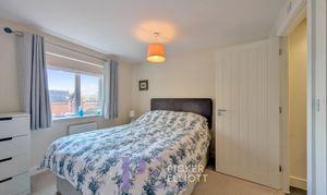 Holywell Fields, Hinckley, LE10 photo