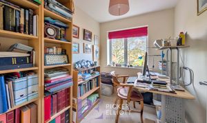 Holywell Fields, Hinckley, LE10 photo