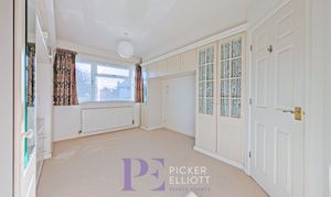 Grove Park, Burbage, LE10 photo