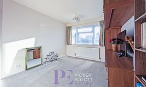 Grove Park, Burbage, LE10 photo