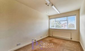 Grove Park, Burbage, LE10 photo