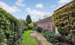 Colts Close, Burbage, LE10 photo