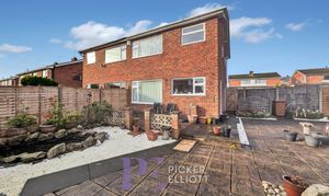 Outlands Drive, Hinckley, LE10 photo