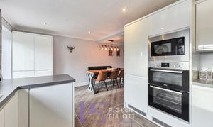 Clifton Way, Hinckley, LE10 photo