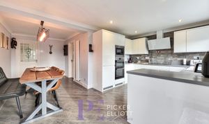 Clifton Way, Hinckley, LE10 photo