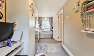 Clifton Way, Hinckley, LE10 photo